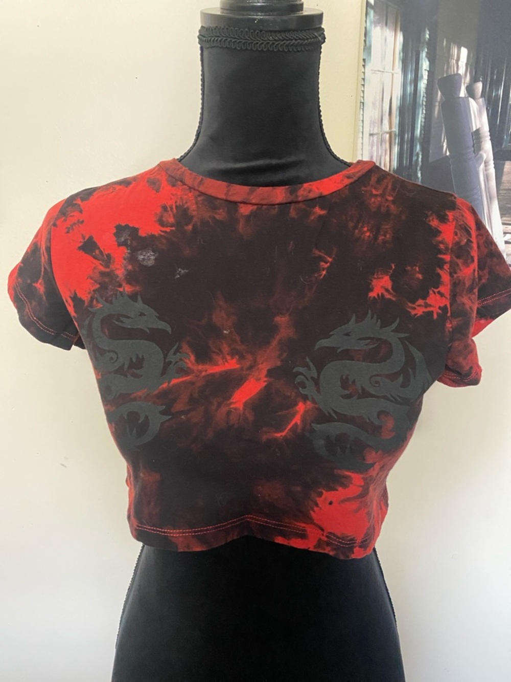Red & Black Tie-Dye Dragon Graphic Crop Tee